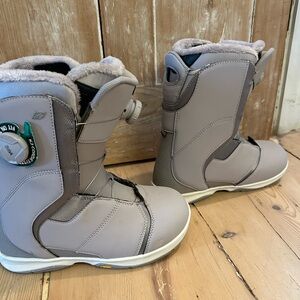 Women's Gray Snow Boots with Plush Lining